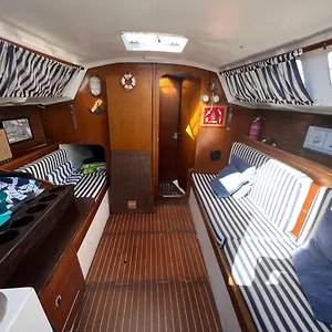 Velero En El Corazón De El Puerto Hotel en barco